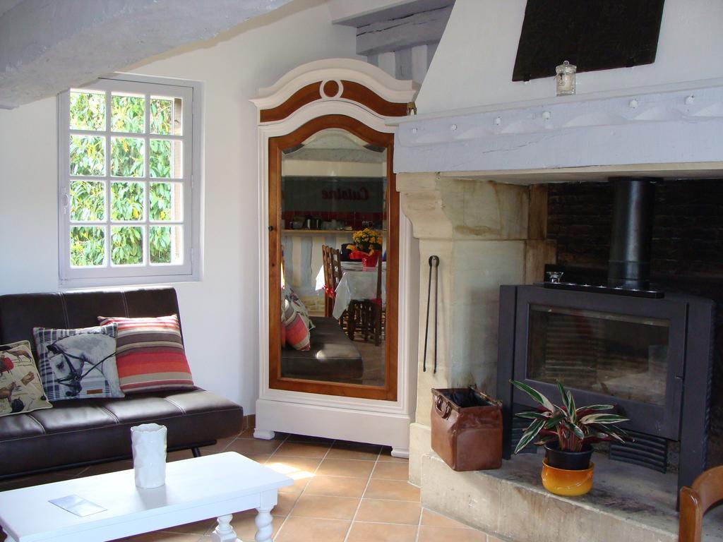 Le Vieux Castel Bed & Breakfast Goustranville Exterior foto