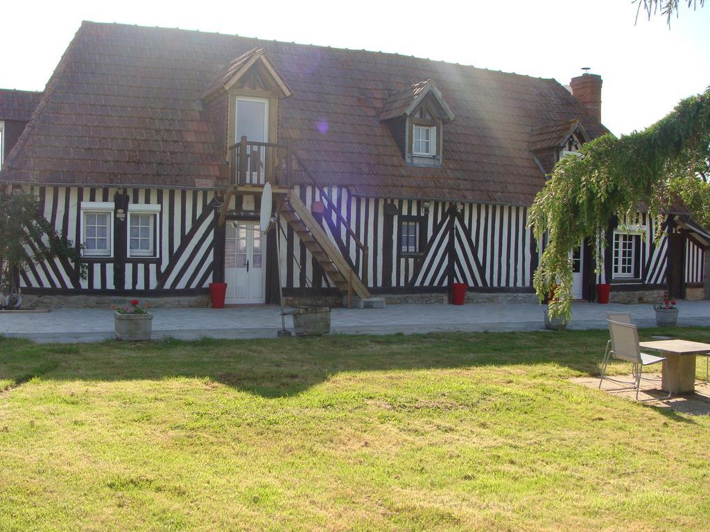 Le Vieux Castel Bed & Breakfast Goustranville Exterior foto