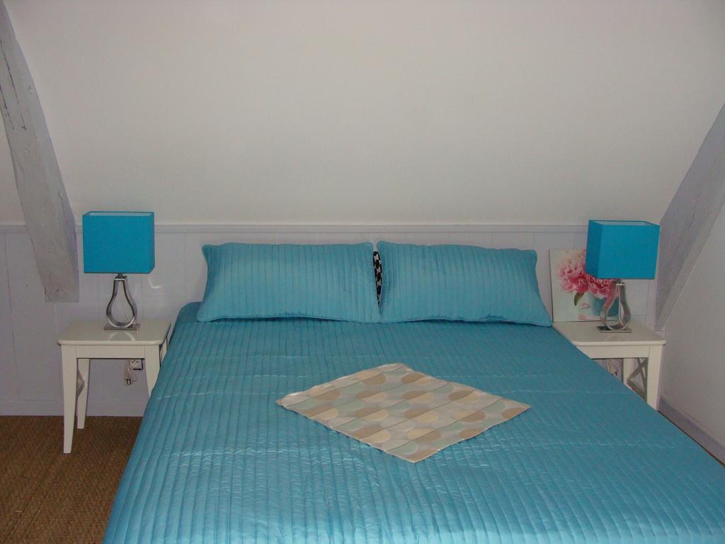 Le Vieux Castel Bed & Breakfast Goustranville Cameră foto