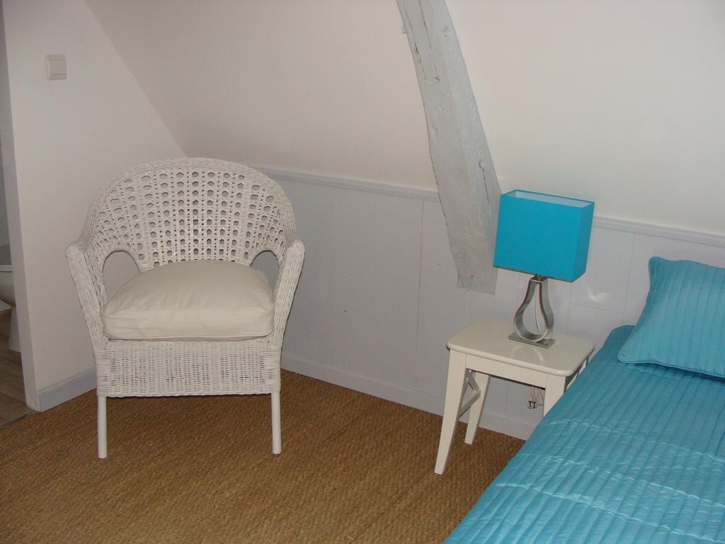 Le Vieux Castel Bed & Breakfast Goustranville Cameră foto
